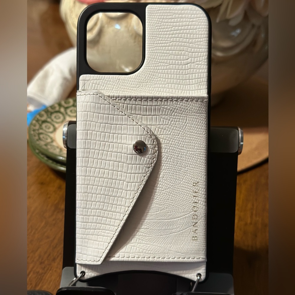 Bandolier “Hailey” Side-slot in White Lizard/Silver for iPhone 12 Pro Max.